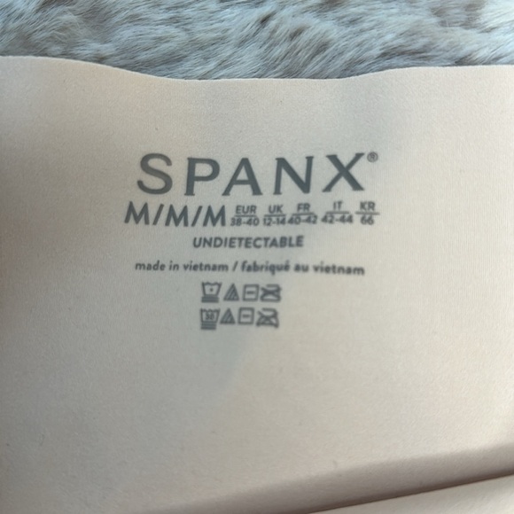 SPANX | Undie-tectable® Smoothing Thong, Soft Nude, Size M, NWT - Picture 4 of 11